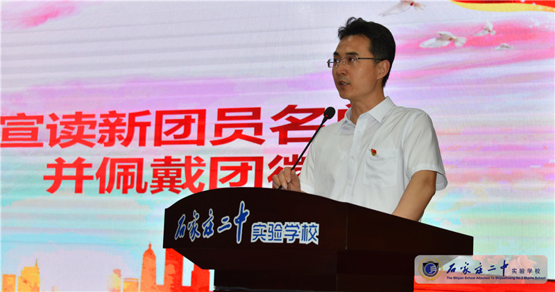 3.陈洪星主任宣读新团员名单.jpg