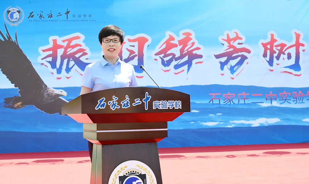 焦桂华校长 - 副本.jpg 焦桂华校长 - 副本.jpg