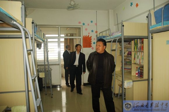 2011年11月1日云南大理来我校参观指导 石家庄二中实验学校